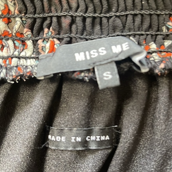 Off the shoulder, cute lace trimming top size small gently used like new - Picture 3 of 3